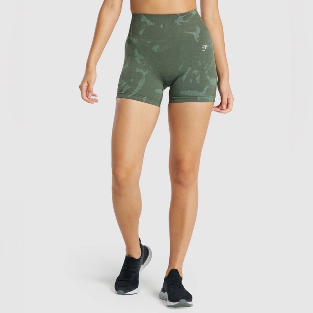 GYMSHARK ADAPT CAMO SEAMLESS LONG SLEEVE
CROP TOP & SHORTS SET, SMALL - Picture 6 of 8